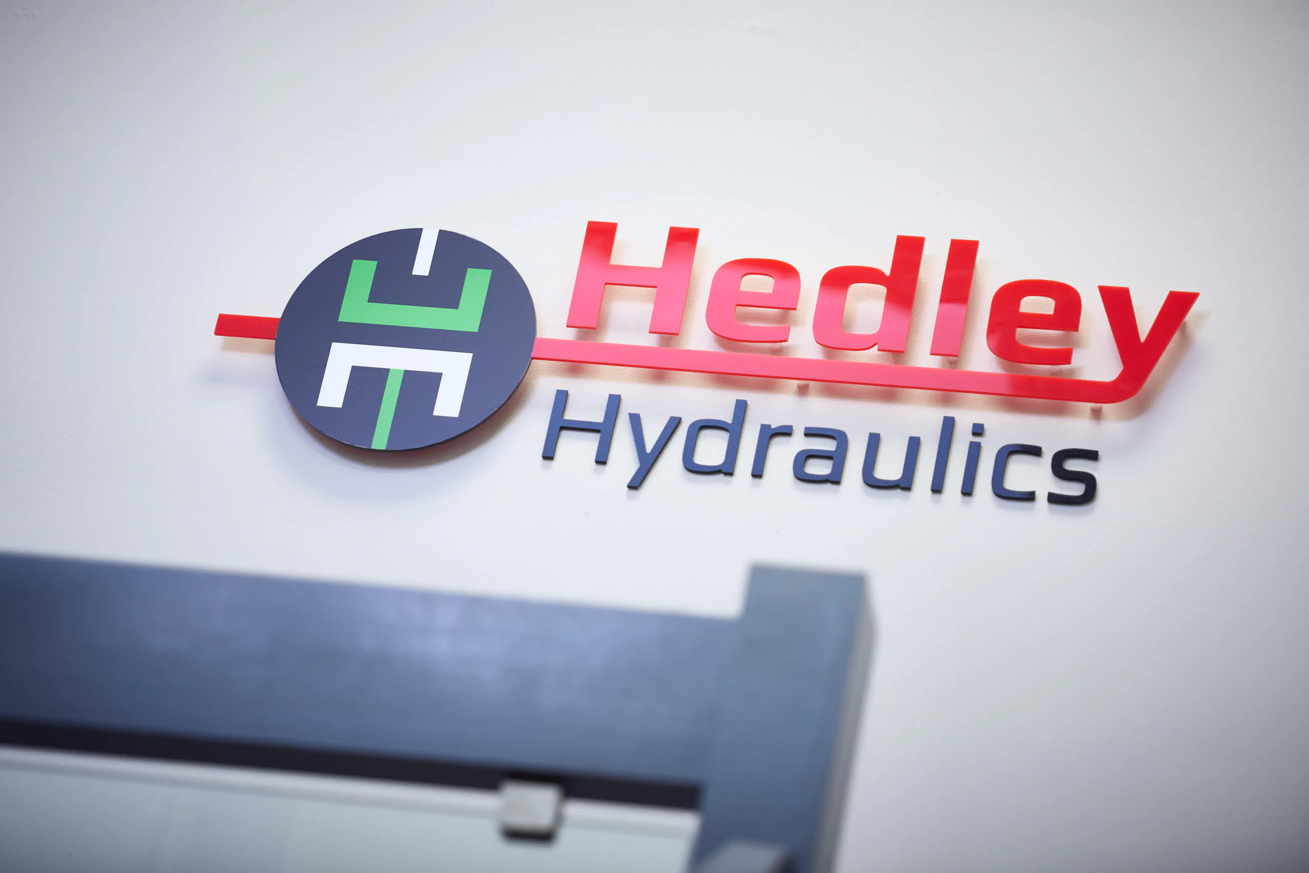 Hydraulic hydraulics logo display